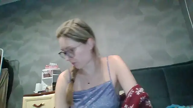 Snapshot of Jugira chatting on 01.06.26 Jugira online show from 01.06.26