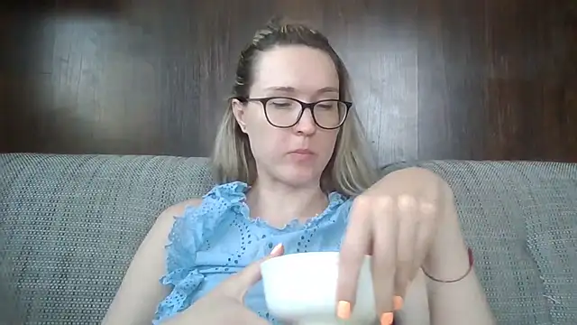 Snapshot of Jugira chatting on 06.26.26 Jugira online show from 06.26.26
