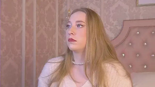 Snapshot of MiaEuphoria_ chatting on 10.09.25 MiaEuphoria online show from 10.09.25