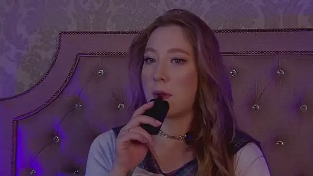 Snapshot of MiaEuphoria_ chatting on 11.17.25 MiaEuphoria online show from 11.17.25