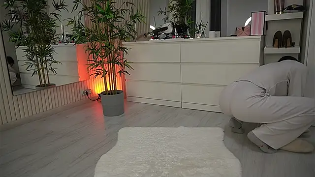 EmmaBlanco online show from 04.07.26