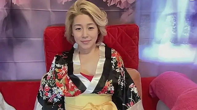 Snapshot of kimagure-fu- chatting on 10.19.25 kimagure-fu- online show from 10.19.25