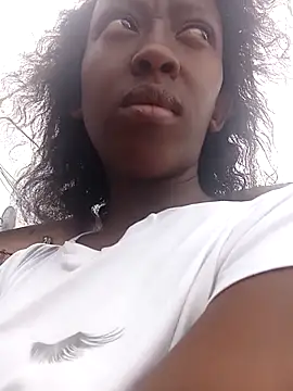 Snapshot of RFeltomWhitJ chatting on 11.10.25 RFeltomWhitJ online show from 11.10.25