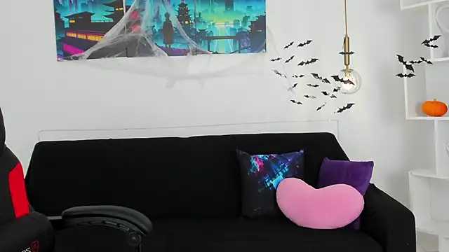 Snapshot of KiraHolli chatting on 10.27.25 KiraHolli online show from 10.27.25