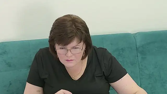 Snapshot of Sandra_Sunrise chatting on 10.29.25 Sandra Sunrise online show from 10.29.25