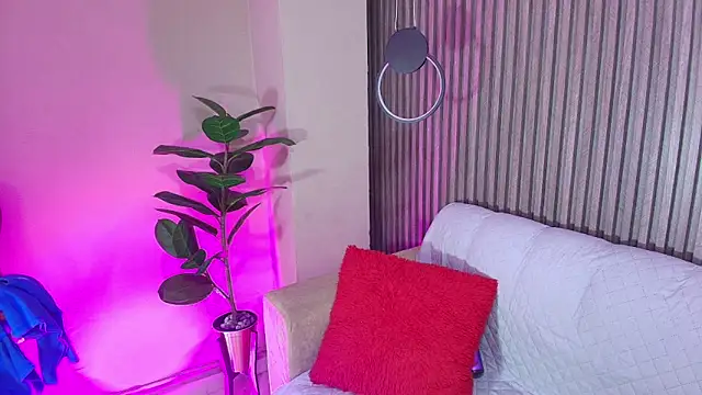 Snapshot of biancaa_18 chatting on 09.17.25 biancaa 18 online show from 09.17.25