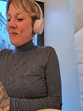 sarahpearlx online show from 12.22.25