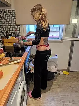 Snapshot of sarahpearlx chatting on 02.11.26 sarahpearlx online show from 02.11.26