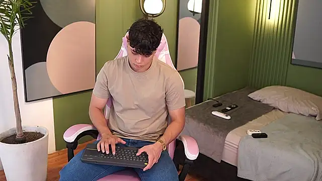 Snapshot of Ethan_occonor chatting on 09.24.25 Ethan occonor online show from 09.24.25