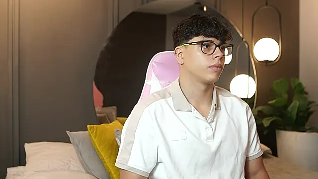 Snapshot of Ethan_occonor chatting on 09.30.25 Ethan occonor online show from 09.30.25