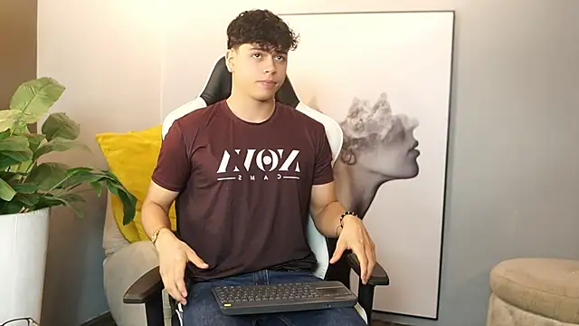 Snapshot of Ethan_occonor chatting on 10.03.25 Ethan occonor online show from 10.03.25