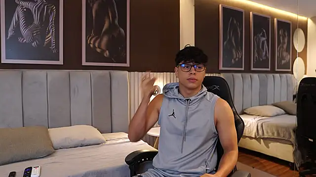 Snapshot of Ethan_occonor chatting on 10.07.25 Ethan occonor online show from 10.07.25