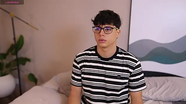 Snapshot of Ethan_occonor chatting on 10.11.25 Ethan occonor online show from 10.11.25