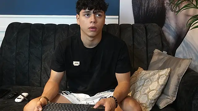 Snapshot of Ethan_occonor chatting on 10.15.25 Ethan occonor online show from 10.15.25