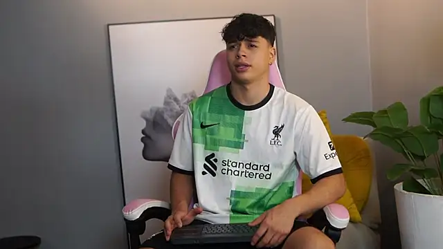 Snapshot of Ethan_occonor chatting on 11.01.25 Ethan occonor online show from 11.01.25