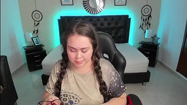 LolaVillalobos online show from 09.25.25