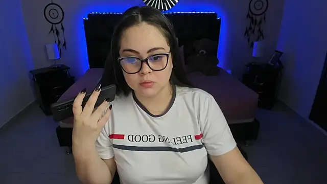 LolaVillalobos online show from 11.28.25