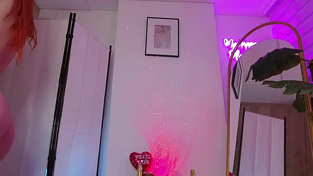 Snapshot of XXMILE chatting on 02.14.25 XXMILE online show from 02.14.25