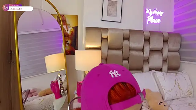 Snapshot of XXMILE chatting on 02.18.25 XXMILE online show from 02.18.25