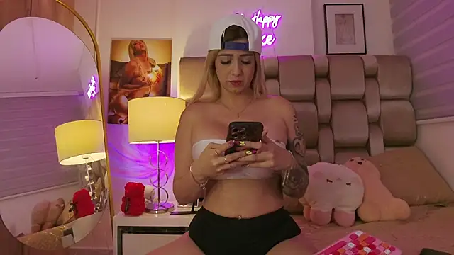 Snapshot of XXMILE chatting on 09.09.25 XXMILE online show from 09.09.25