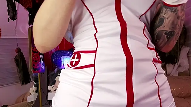 Snapshot of XXMILE chatting on 10.23.25 XXMILE online show from 10.23.25