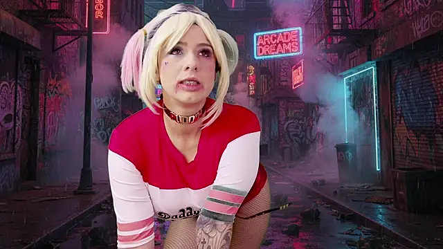 Snapshot of XXMILE chatting on 10.25.25 XXMILE online show from 10.25.25