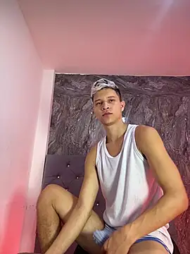 Snapshot of Twinkcock22 chatting on 02.25.26 Twinkcock22 online show from 02.25.26