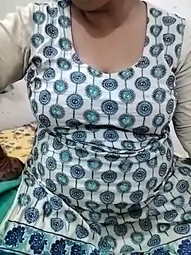 Snapshot of BHABHIJAAN7317 chatting on 10.22.25 BHABHIJAAN7317 online show from 10.22.25