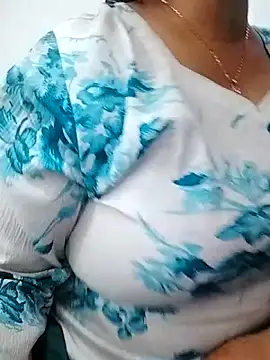 Snapshot of BHABHIJAAN7317 chatting on 10.27.25 BHABHIJAAN7317 online show from 10.27.25