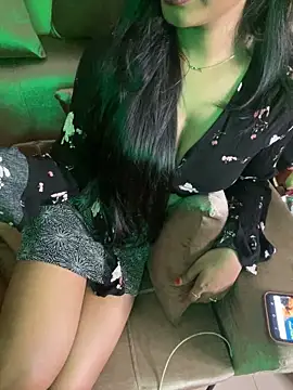 Snapshot of its_ur_flora chatting on 10.11.25 its ur flora online show from 10.11.25