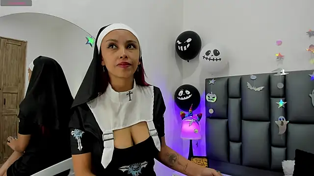 Snapshot of valeriasweet_ chatting on 10.16.25 valeriasweet online show from 10.16.25