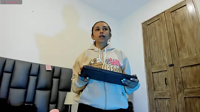 valeriasweet  online show from 12.19.25