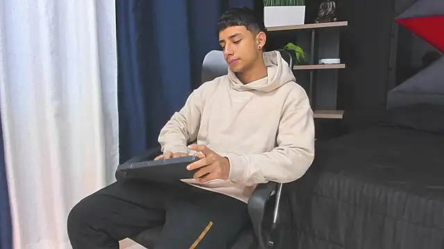 jaze bradley online show from 12.20.25