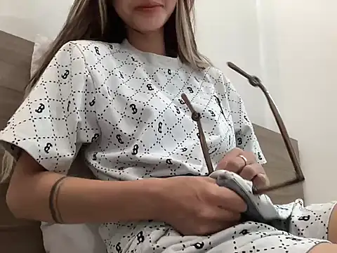 Min sara69 online show from 10.13.25