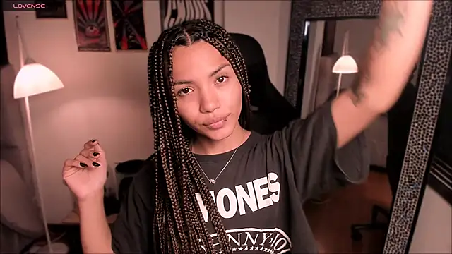 Snapshot of Nati____ chatting on 09.30.25 Nati online show from 09.30.25