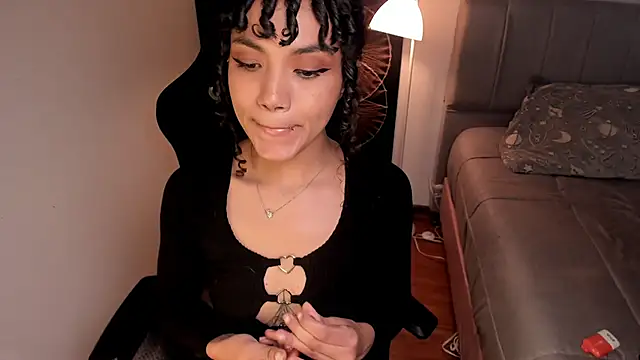 Snapshot of Nati____ chatting on 10.27.25 Nati online show from 10.27.25