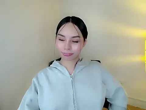 holly tabby online show from 05.24.26