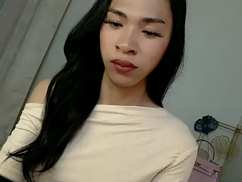 Annaloula online show from 11.26.25