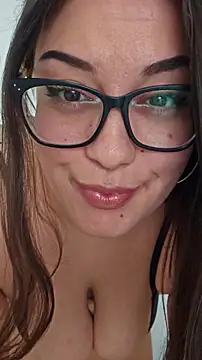 Snapshot of Larissa4U chatting on 09.21.25 Larissa4U online show from 09.21.25