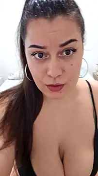 Snapshot of Larissa4U chatting on 10.24.25 Larissa4U online show from 10.24.25