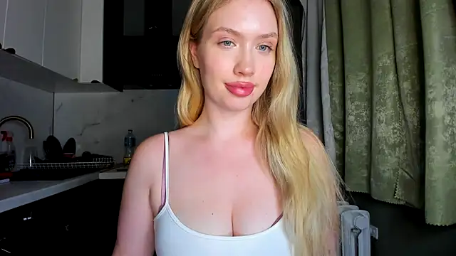 Snapshot of NicoleRiccii chatting on 10.05.25 NicoleRiccii online show from 10.05.25