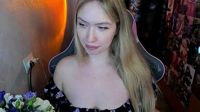 Snapshot of NicoleRiccii chatting on 11.10.25 NicoleRiccii online show from 11.10.25