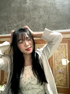 Snapshot of binejr chatting on 10.31.25 binejr online show from 10.31.25