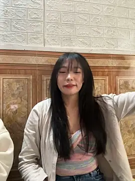 Snapshot of binejr chatting on 11.15.25 binejr online show from 11.15.25