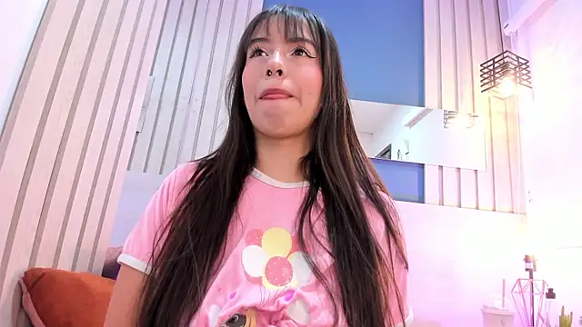 Snapshot of SofiCandy_ chatting on 10.07.25 SofiCandy online show from 10.07.25