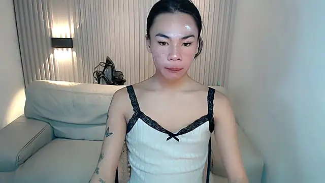 Snapshot of SexualDesire1x chatting on 10.21.25 SexualDesire1x online show from 10.21.25