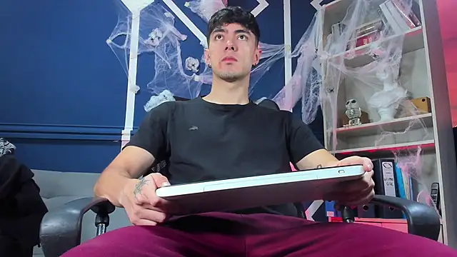 etham wolf  online show from 10.22.25