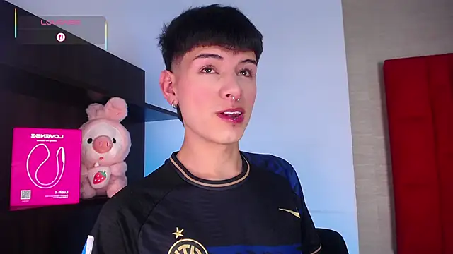 Ezra Storm online show from 12.23.25