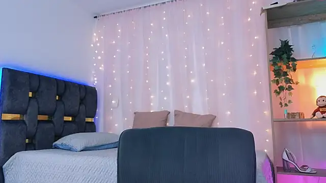 Snapshot of anitaglow chatting on 10.12.25 anitaglow online show from 10.12.25