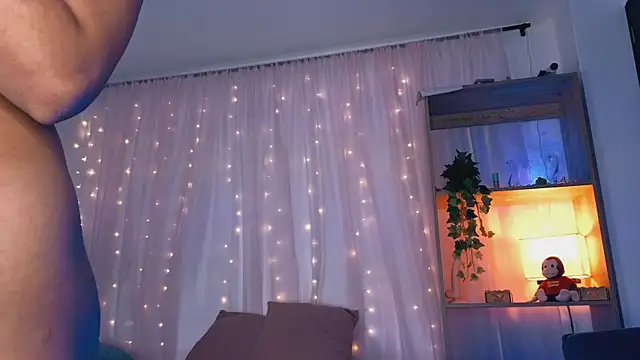 Snapshot of anitaglow chatting on 10.15.25 anitaglow online show from 10.15.25